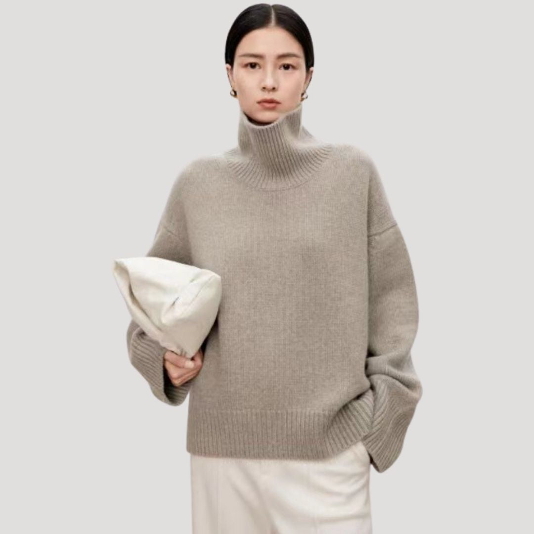 Maglione in lana oversize con collo alto per donna