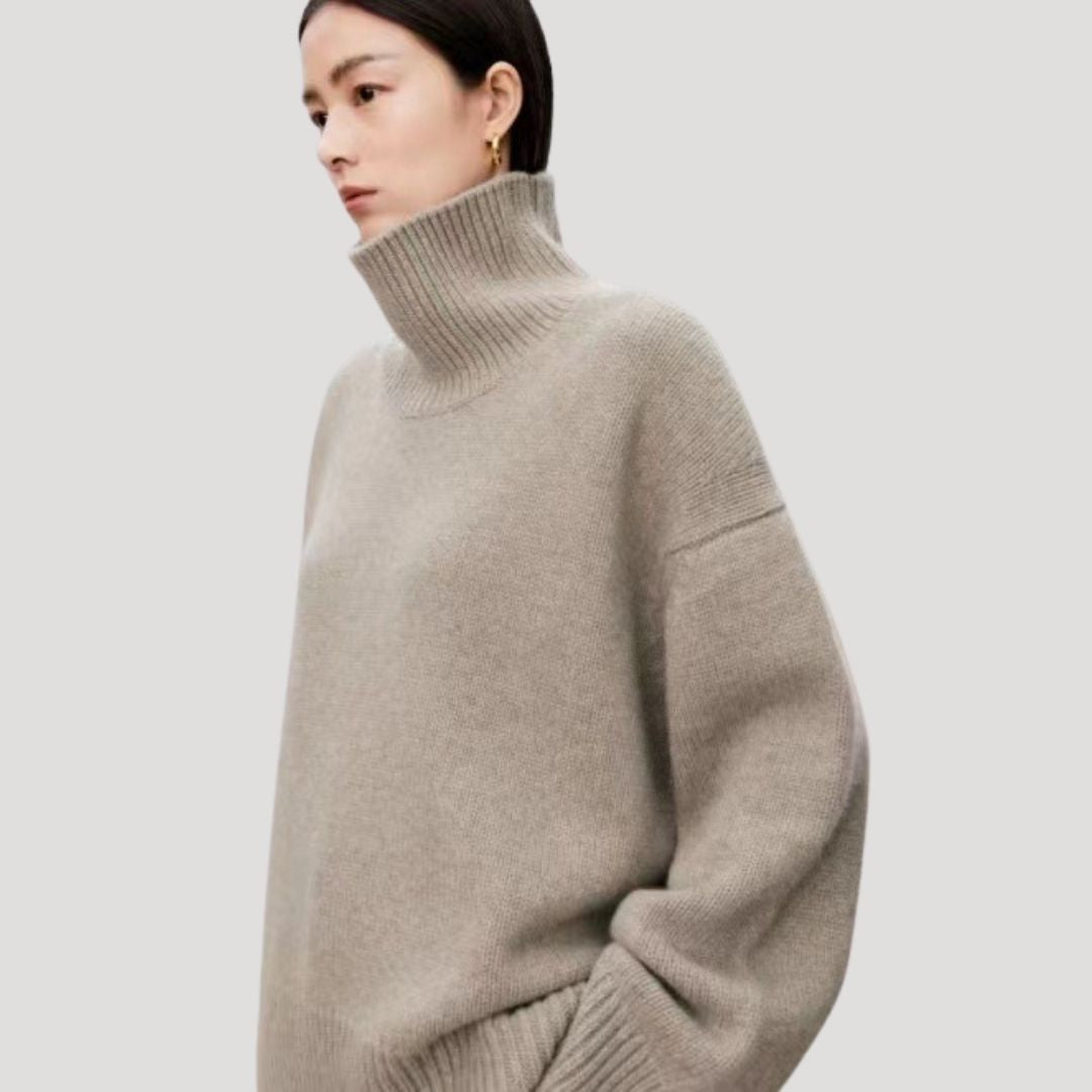 Maglione in lana oversize con collo alto per donna