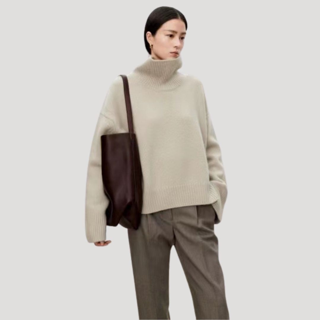 Maglione in lana oversize con collo alto per donna