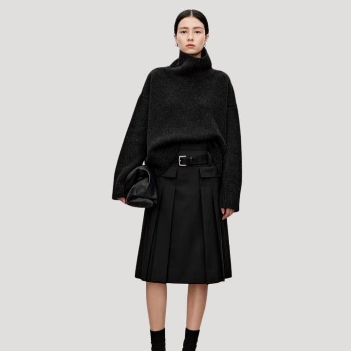 Maglione in lana oversize con collo alto per donna