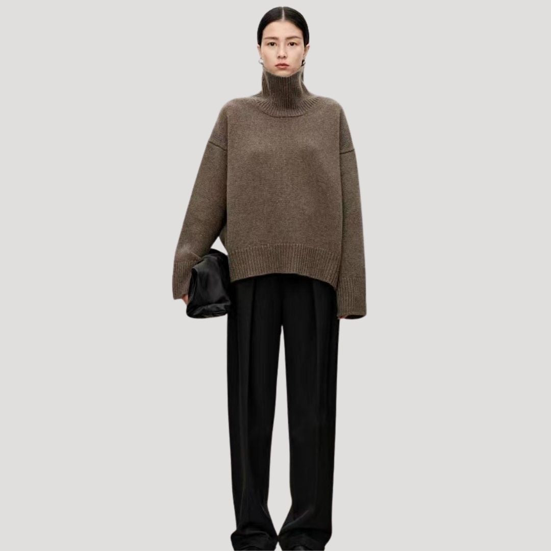Maglione in lana oversize con collo alto per donna