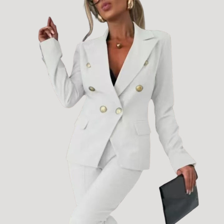 Set giacca e pantaloni con bottoni per donna